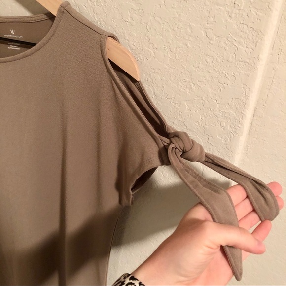 Worthington Taupe Cap Sleeve Medium Blouse - Picture 3 of 4